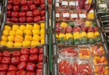 Supermarkety sprzedają coraz więcej warzyw i owoców online