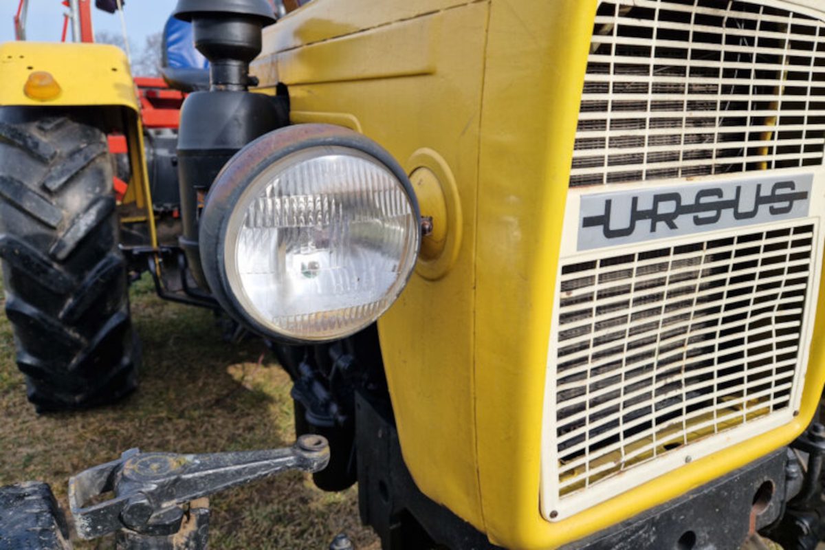 Oszustwo przy zakupie Ursusa. Ile pieniędzy stracił rolnik z okolic Płońska?