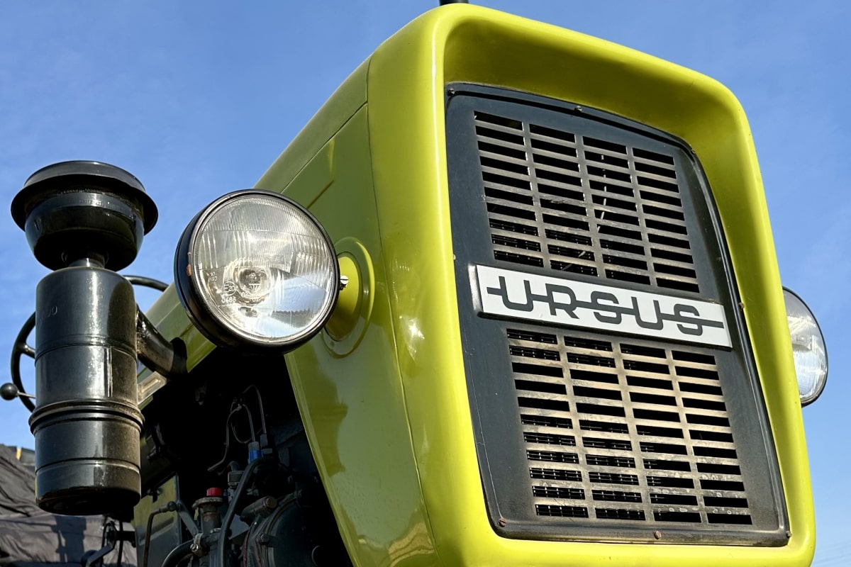 Akumulator na mrozie: jak uniknąć problemów z rozruchem ciągnika?